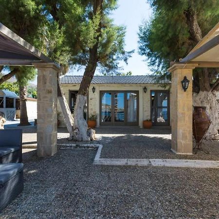 Petres  Villa Proto Helidoni - A Cozy Beachfront Villa מראה חיצוני תמונה