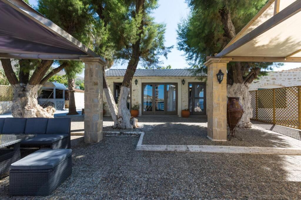 Petres  Villa Proto Helidoni - A Cozy Beachfront Villa מראה חיצוני תמונה
