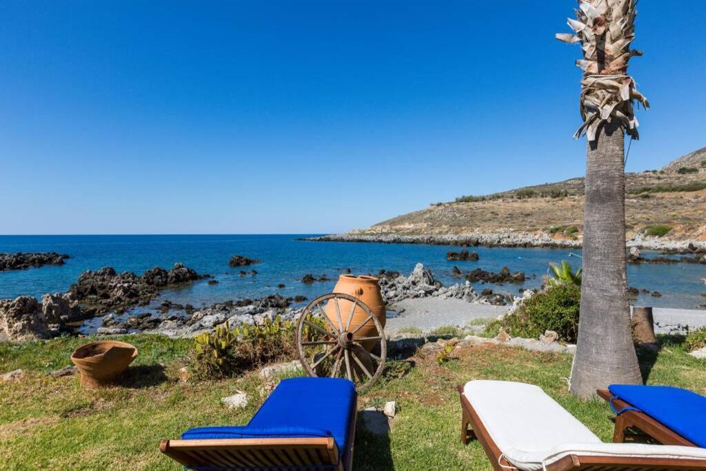 Petres  Villa Proto Helidoni - A Cozy Beachfront Villa מראה חיצוני תמונה