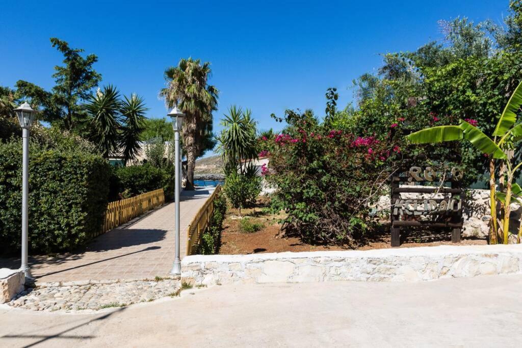 Petres  Villa Proto Helidoni - A Cozy Beachfront Villa מראה חיצוני תמונה