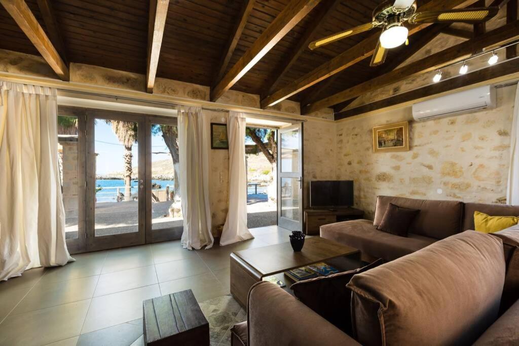 Petres  Villa Proto Helidoni - A Cozy Beachfront Villa מראה חיצוני תמונה