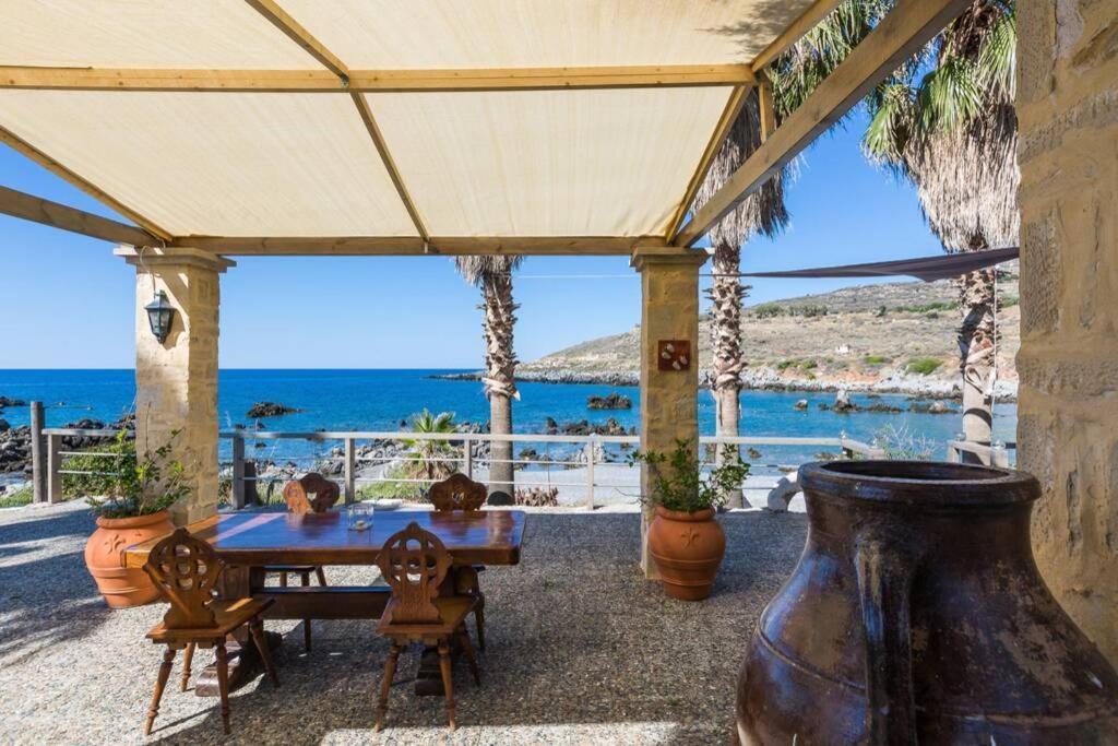 Petres  Villa Proto Helidoni - A Cozy Beachfront Villa מראה חיצוני תמונה