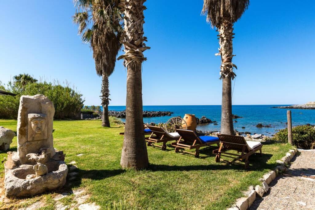 Petres  Villa Proto Helidoni - A Cozy Beachfront Villa מראה חיצוני תמונה