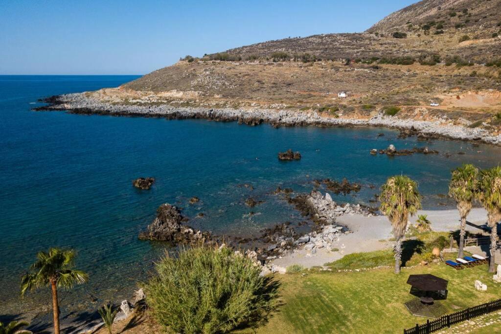 Petres  Villa Proto Helidoni - A Cozy Beachfront Villa מראה חיצוני תמונה