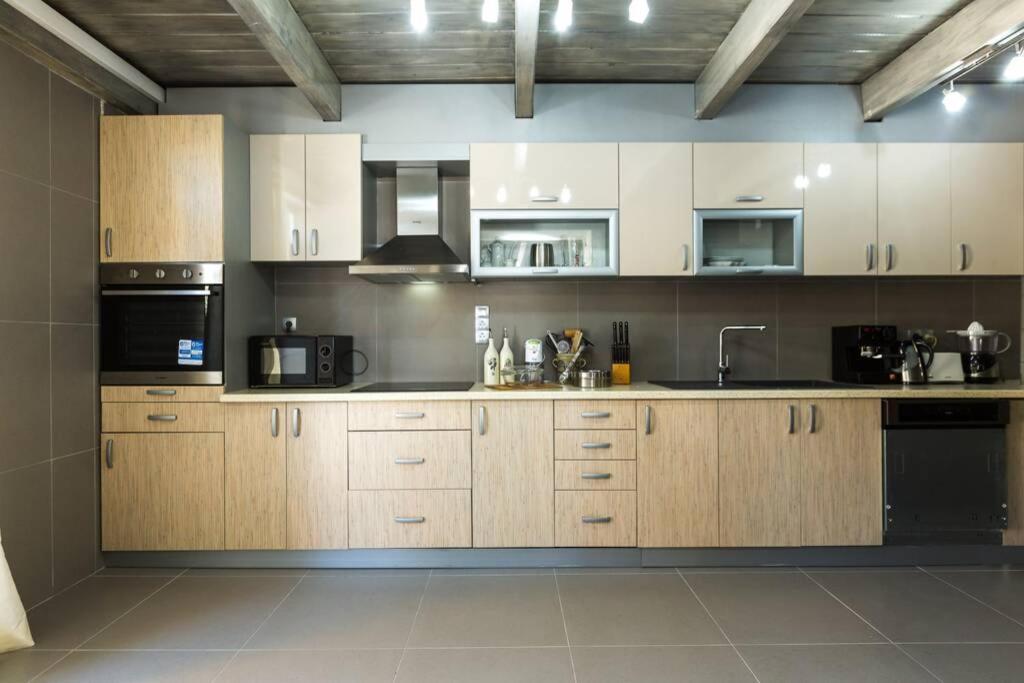 Petres  Villa Proto Helidoni - A Cozy Beachfront Villa מראה חיצוני תמונה