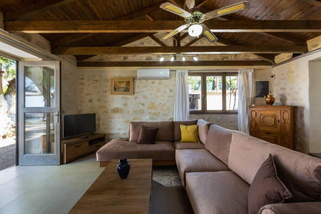 Petres  Villa Proto Helidoni - A Cozy Beachfront Villa מראה חיצוני תמונה