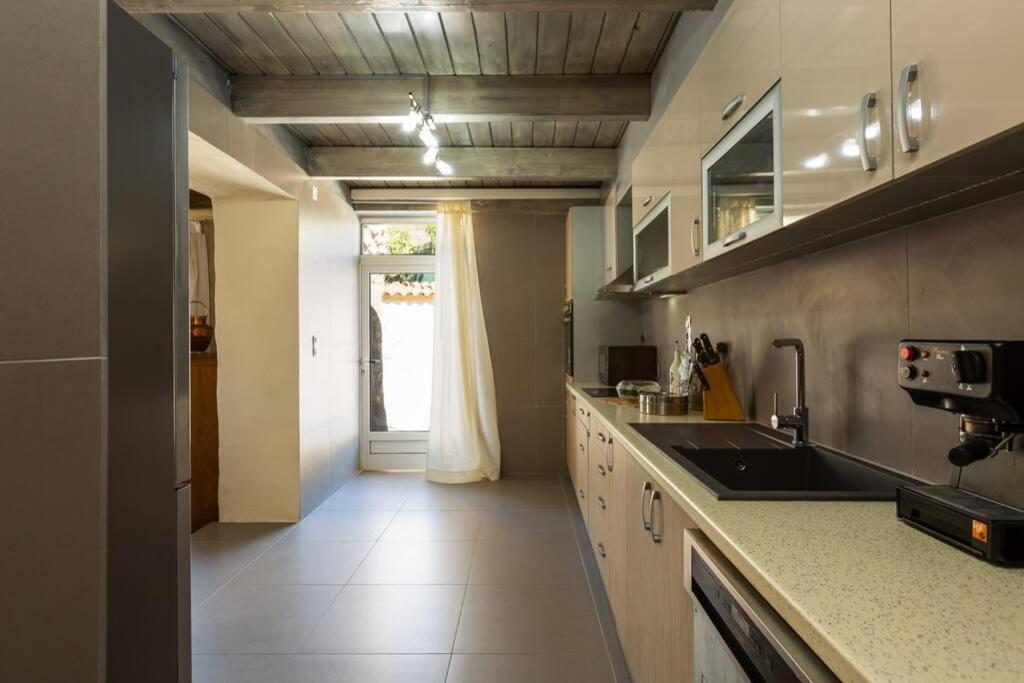 Petres  Villa Proto Helidoni - A Cozy Beachfront Villa מראה חיצוני תמונה